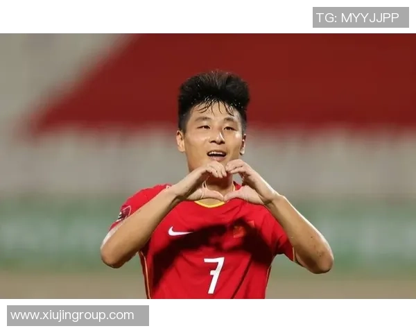 足球明星首次听到中国绰号反应热烈引发球迷热议与欢笑